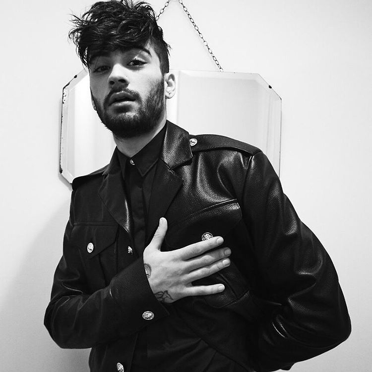 Galéria: Gigi Hadid fotózta szerelmét a Versace tavaszi kampányához