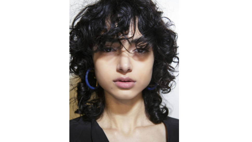 Galéria: Ez a megosztó frizuratrend újra népszerű