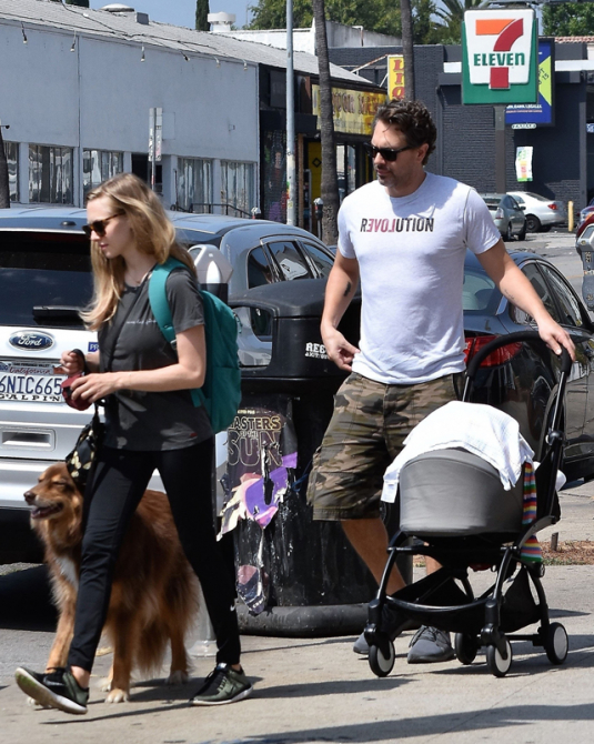Galéria: Amanda Seyfried végre megmutatta a világnak kislányát