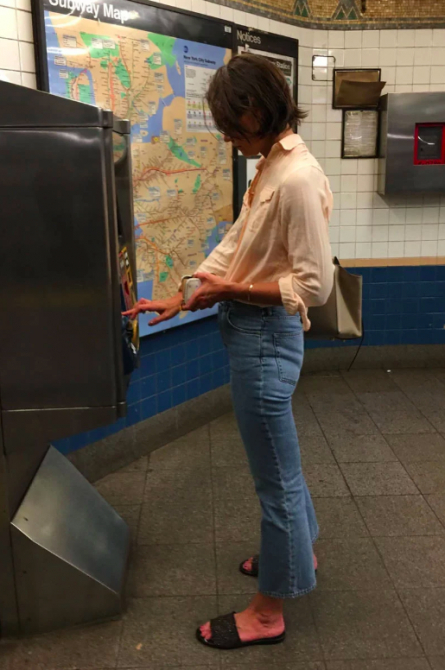 Galéria: Katie Holmes olyan átlagos, hogy az már fáj