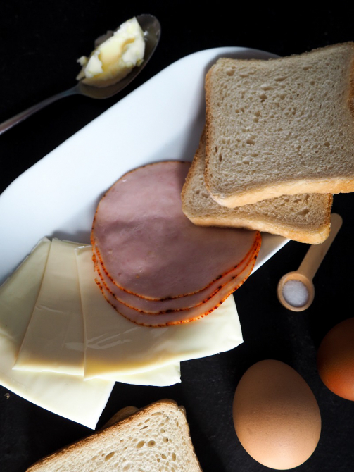 Galéria: Sonkás-sajtos francia toast roll-up (Elkészítési idő 10 perc) 1-2 személyre