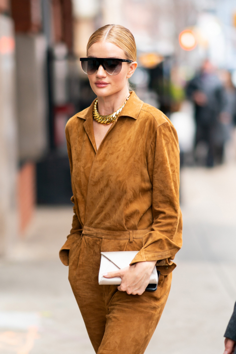 Galéria: Rosie Huntington-Whiteley elegáns overálban
