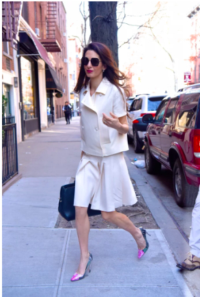 Galéria: Amal Clooney szofisztikált szettjei 