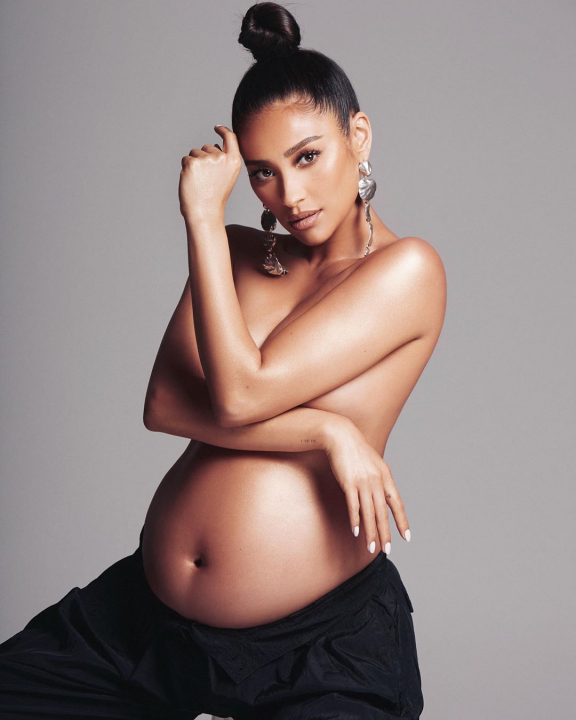 Galéria: Shay Mitchell nagyon dögös kismama