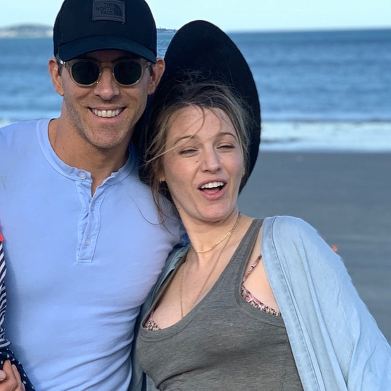 Galéria: Ryan Reynolds kínos fotókat mutatott Blake Livelyról