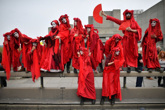 Galéria: Extinction Rebellion: plakátok, mémek, akciók