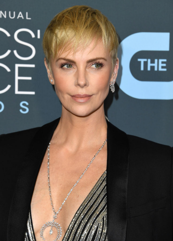 Charlize Theron apja erőszakos volt
