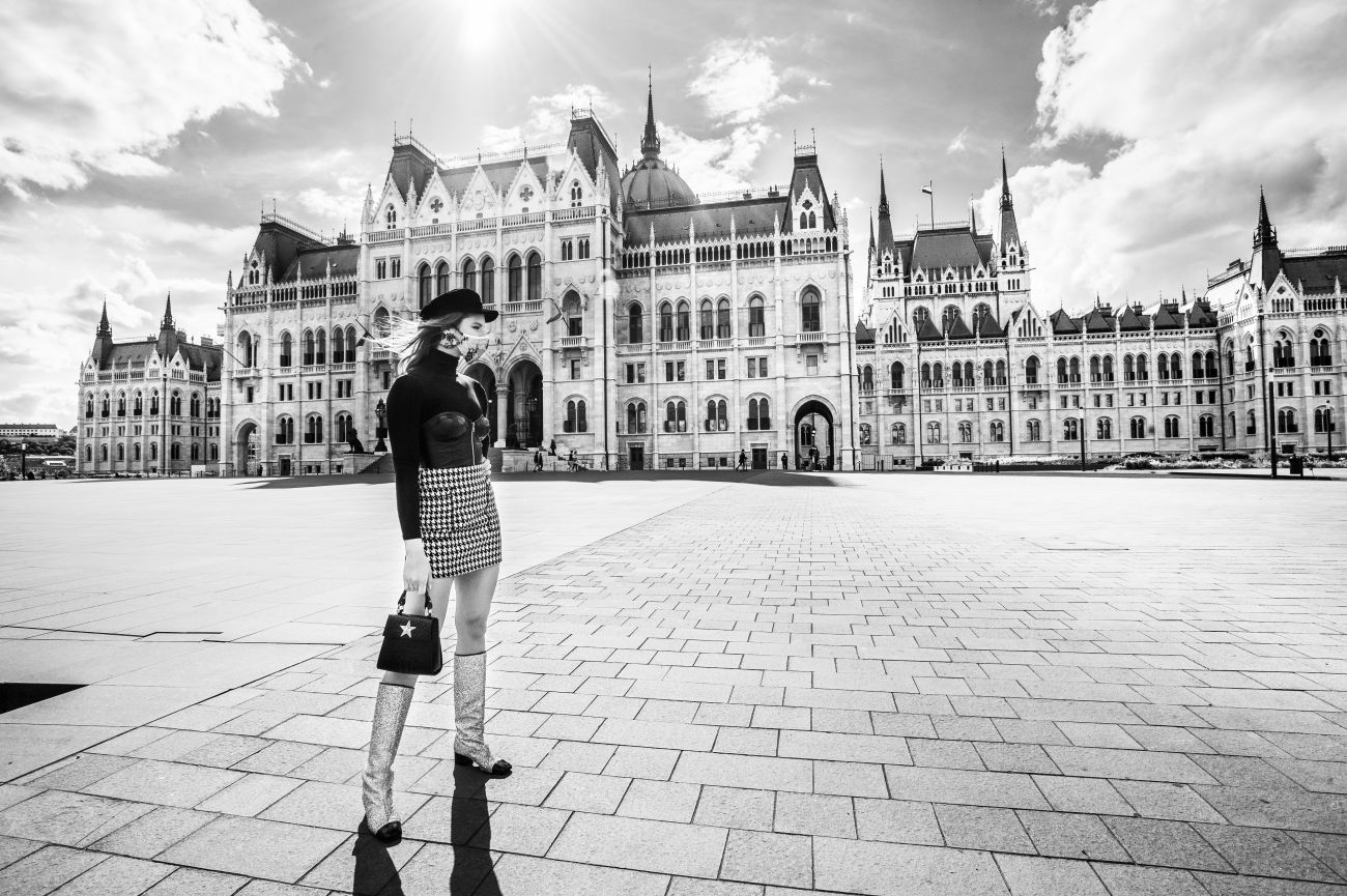 Galéria: Üres Budapest, mégis divattal teli 