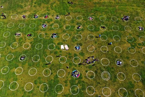 Galéria: A szociális távolságtartás geometriája