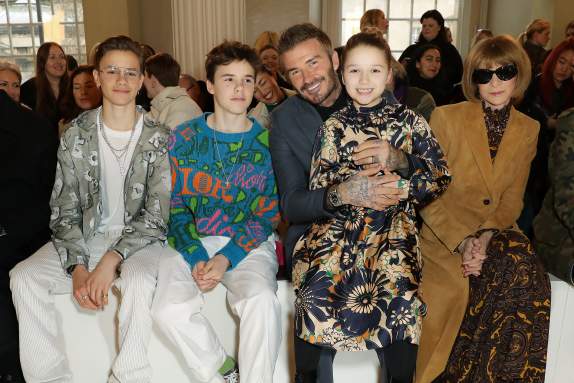 David és Victoria Beckham lánya, Harper Seven
