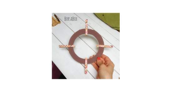 Galéria: DIY: Így készíts ajtódíszt csipeszből