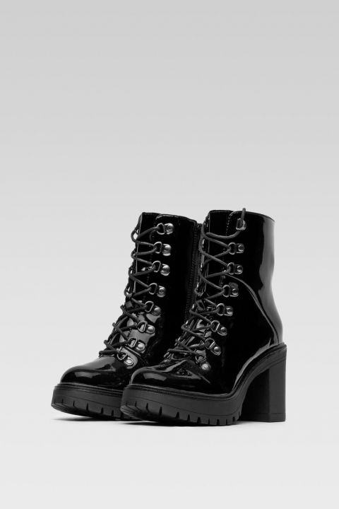 Galéria: A fűzős bokacsizma Blake Lively nagy téli kedvence