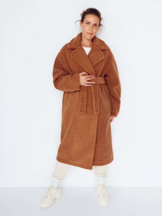 Galéria: Csapj le te is a sztárcsajok kedvenc meleg télikabátjára