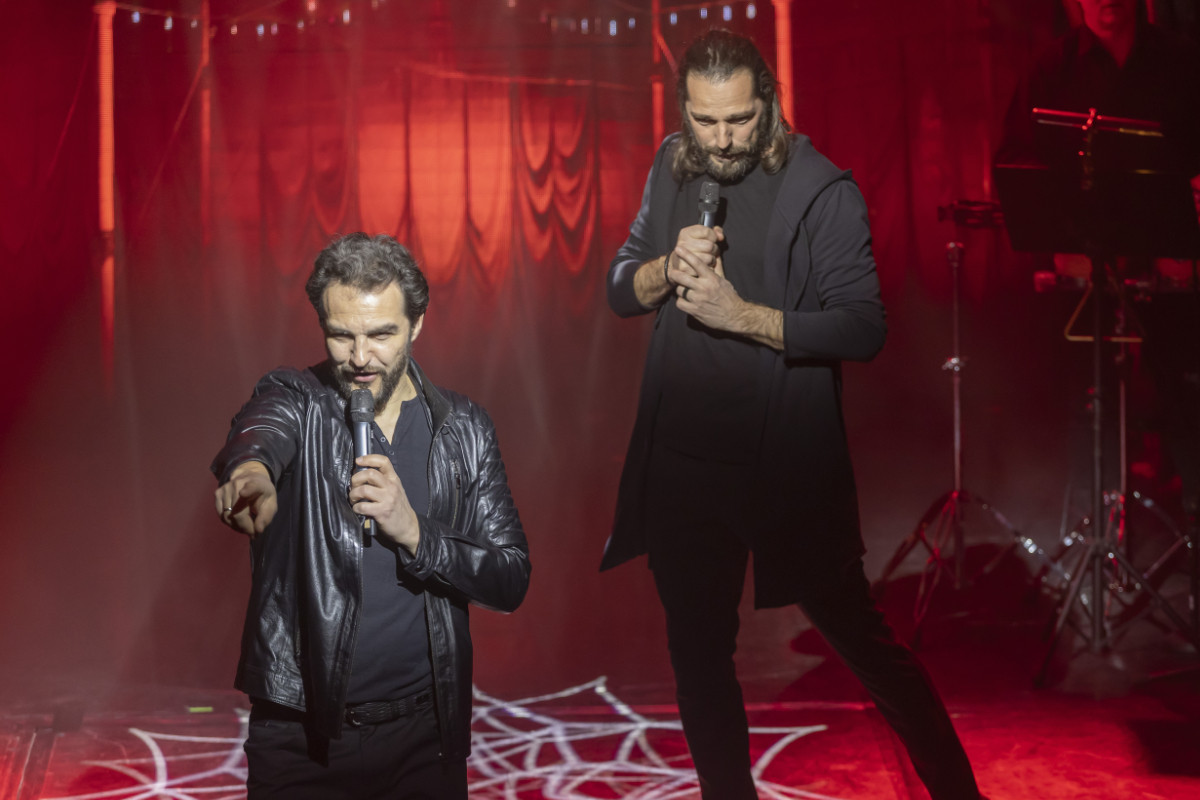 Galéria: Amit Wildhorn képvisel, bekúszik az ember bőre alá