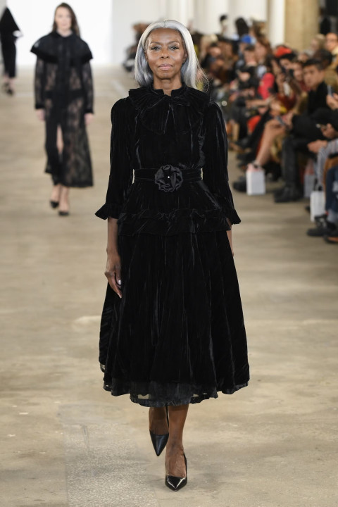 Galéria: Kortalan szépség: A divatheteken hódított az idősebb generáció