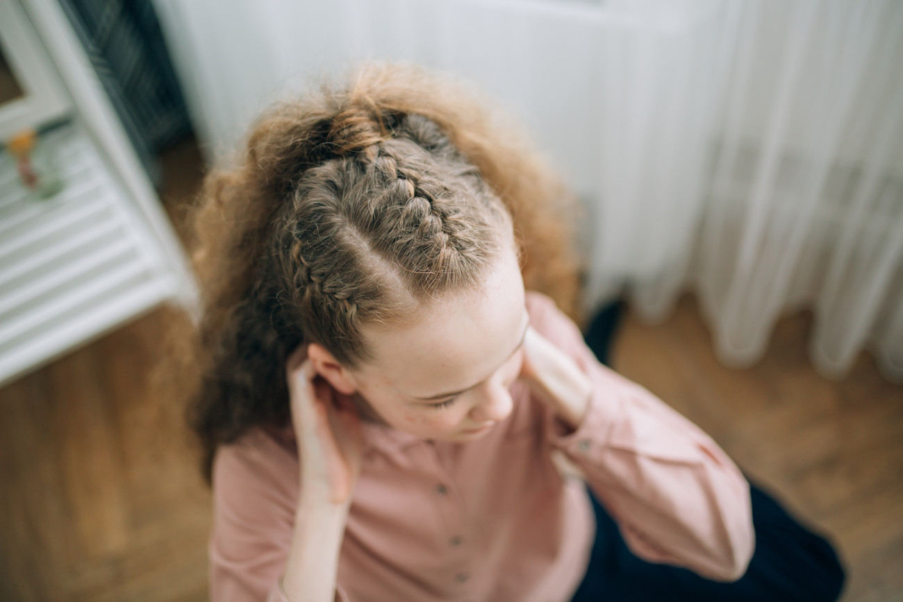 Galéria: 6 divatos és egyszerű frizura göndör hajra