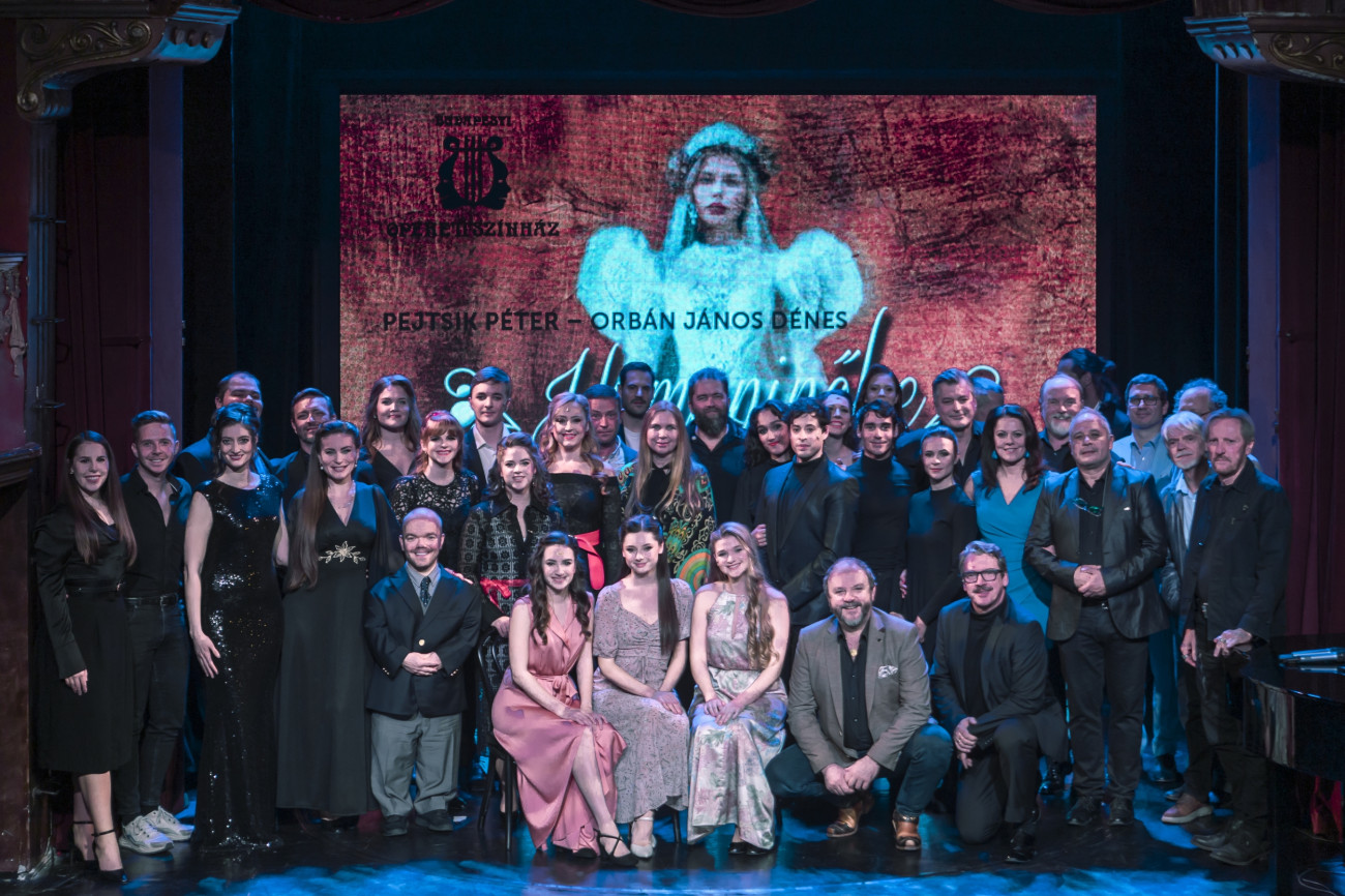 Galéria: A a Budapesti Operettszínház bemutatja: Hamupipőke