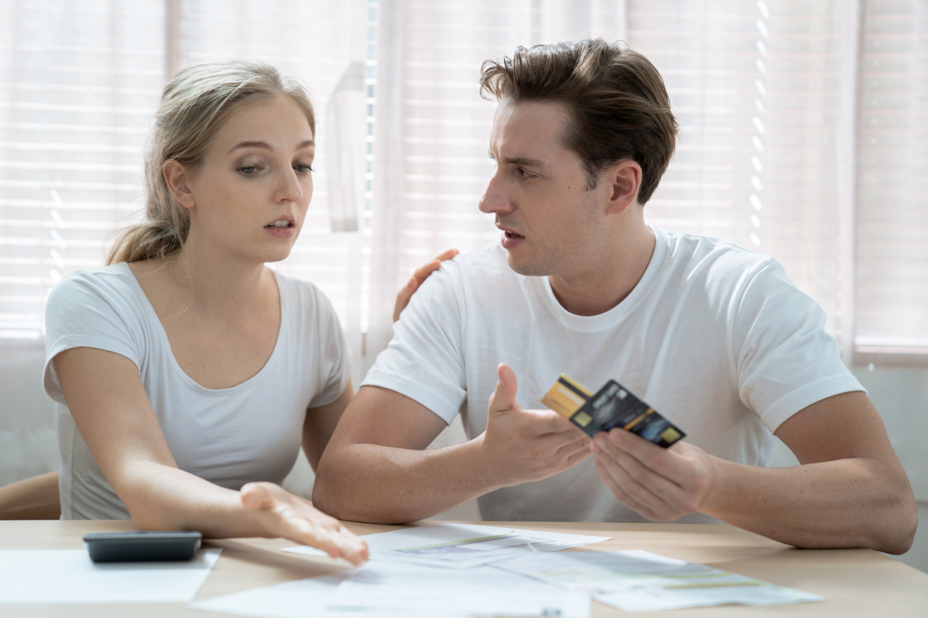 Galéria: A gazdasági bántalmazás egyértelmű jelei