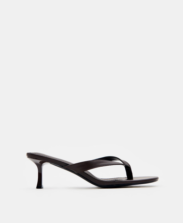 Galéria: 8 cipőtrend, ami 2025 nyarán egy 40 év feletti nő gardróbjából sem hiányozhat