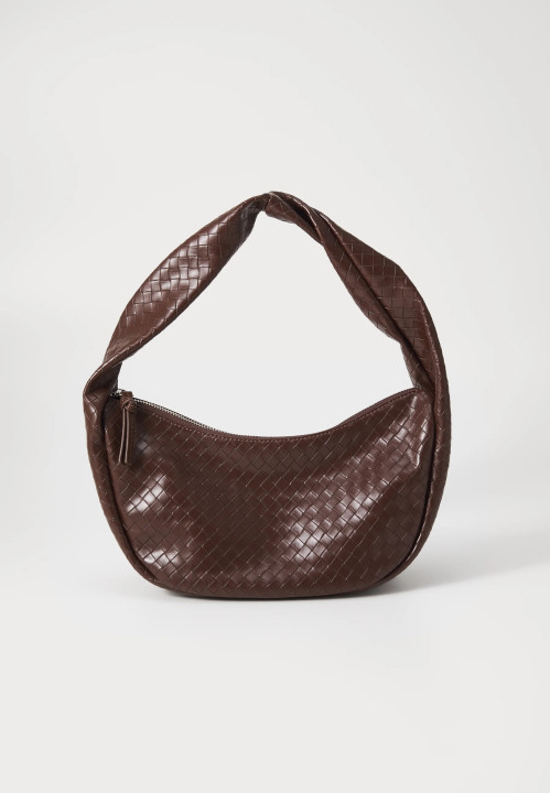 Galéria: Kopizd le a stílusát: Julianne Moore fonott táskája