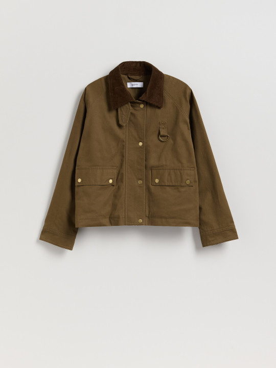 Galéria: Erzsébet királynőtől a sztárokig: ez a kabát most mindenki kedvence