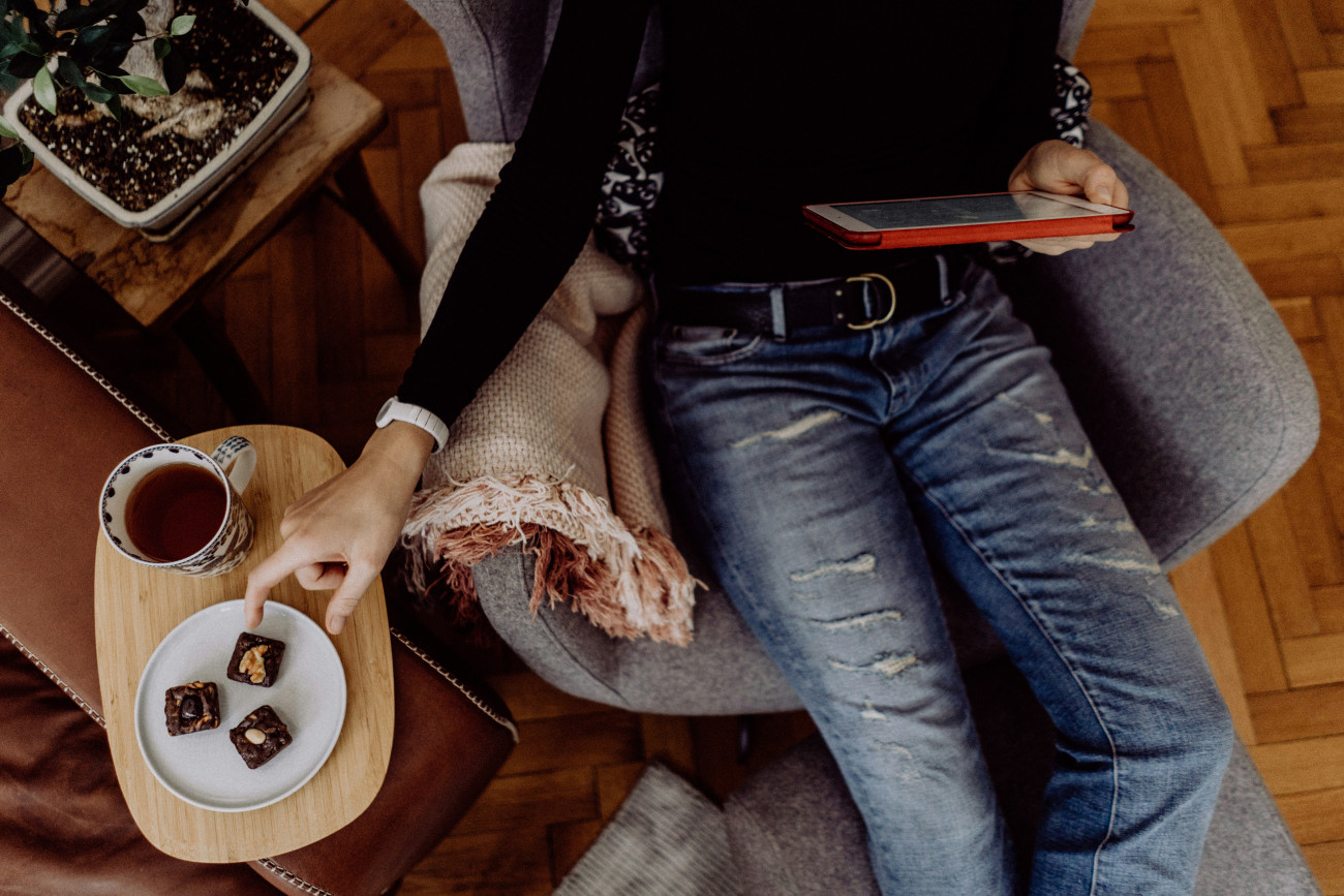 Galéria: 8 rossz esti szokás, amitől nem fog megindulni a mérleg nyelve lefele