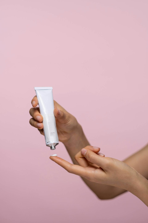 Galéria: Ápoló, hidratáló kézkrémek a 2025-ös téli időszakra