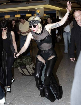 Galéria: Lady Gaga domina ruh�ban esett hatalmasat!
