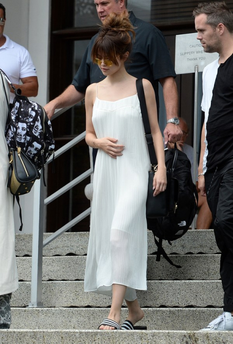 Galéria: Selena Gomez megfizethető szettjei