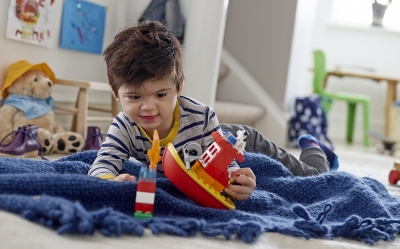 Borítókép: A kis hősök is játszva tanulnak