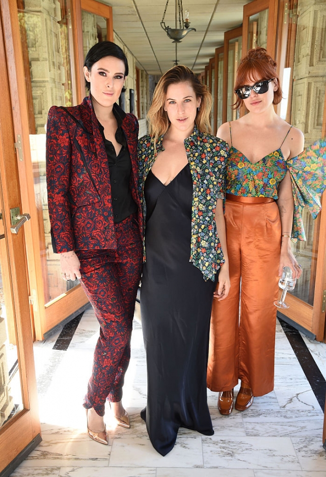 Így néztek ki idén februárban egy Los Angeles-i eseményen: Rumer, Scout és Tallulah (balról jobbra).