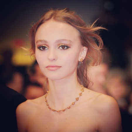 Borítókép: Johnny Depp lánya villámsebességgel tör a csúcs felé