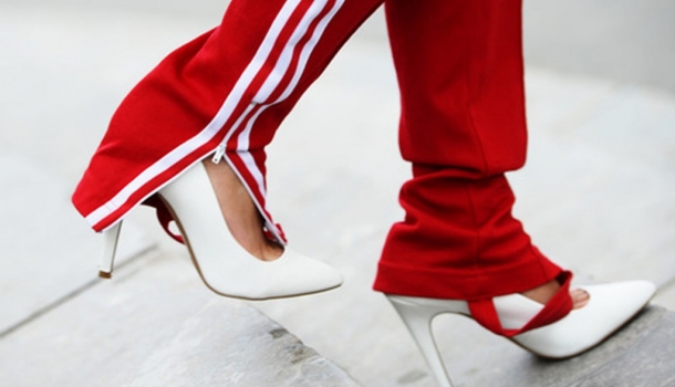 Borítókép: Susogós tréningnadrág magassarkúval? Igen!