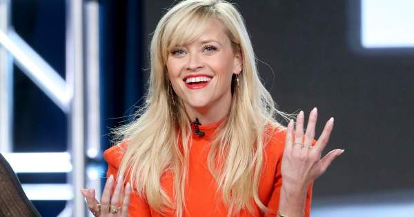 Borítókép: Reese Witherspoon szerint 40 évesen már ciki ez a ruhadarab