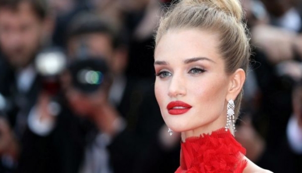 Borítókép: Kitálalt az ex-Victoria’s Secret modell: Ilyen brutális diétát csinált a bomba alakért