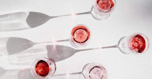 Borítókép: Kisfröccs, nagyfröccs, hosszúlépés: Fröccs fajták, ahogy mi szeretjük 