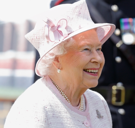 Borítókép: II. Erzsébet, a címlaplány