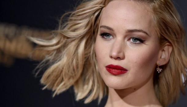 Borítókép: Így alakította magát villámgyorsan bombanővé Jennifer Lawrence 