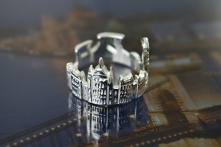 Borítókép: Egy különleges gyűrű, mely örökké Budapestre emlékeztet