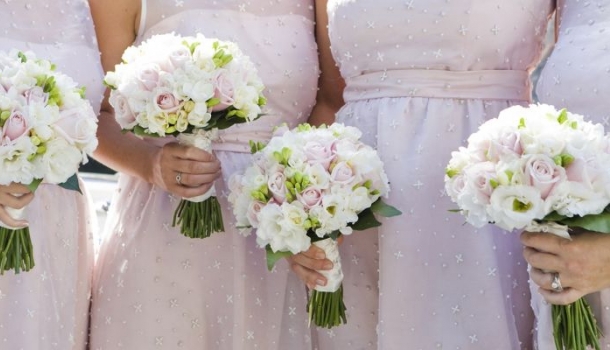 Borítókép: Miért egyformák a koszorúslányruhák? Tudtad?