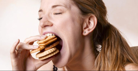 Borítókép: Azért eszel, mert szomorú vagy?