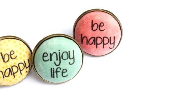 Borítókép: A boldogság titka a divatban - Erőt adó dizájnerdarabok