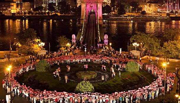 Borítókép: Hídséta a mellrák ellen