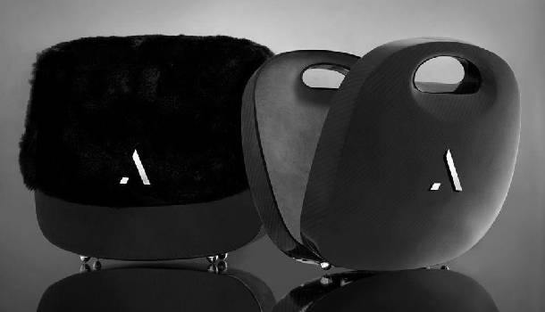 Borítókép: Szoborszépségű táskák Abonyi Almától