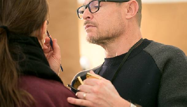 Borítókép: Estée Lauder backstage smink