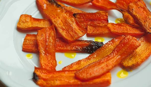 Borítókép: Egy laza kis főzés? - Házi chips répából