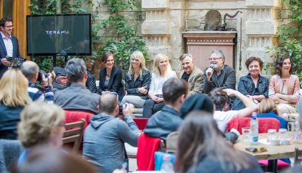 Borítókép: Péterfy Bori a Terápia új évadában