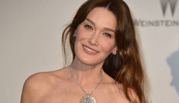 Borítókép: Carla Bruni a vörös szőnyegen