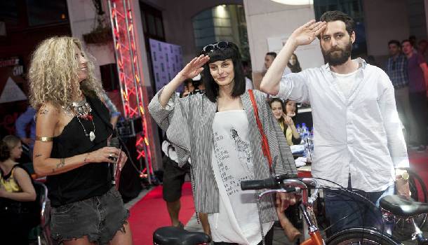 Borítókép: Videó: Ilyen volt a Bringával a vörös szőnyegen