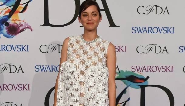 Borítókép: Marion Cotillard egy földre szállt angyal